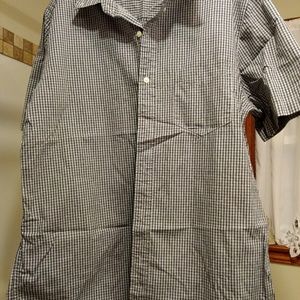 Short sleeve button up
